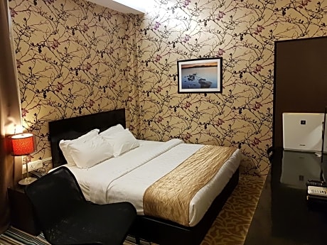 Deluxe King Room with City View