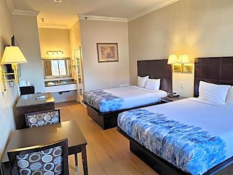 Deluxe Queen Room with Two Queen Beds