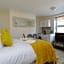 St Mary's - Modern Central Huge Studio Apartments