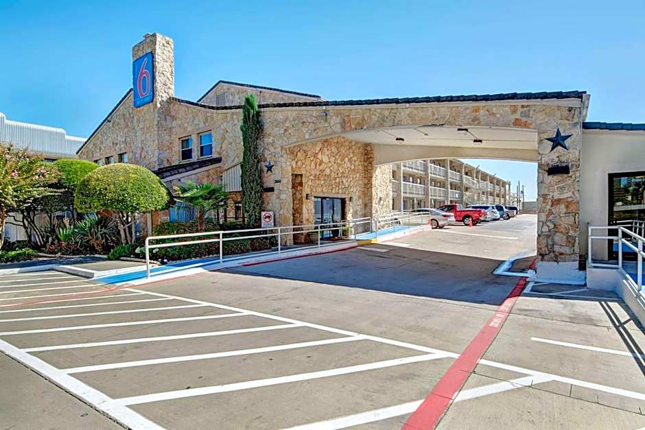 Motel 6-Dallas, TX - Forest Lane
