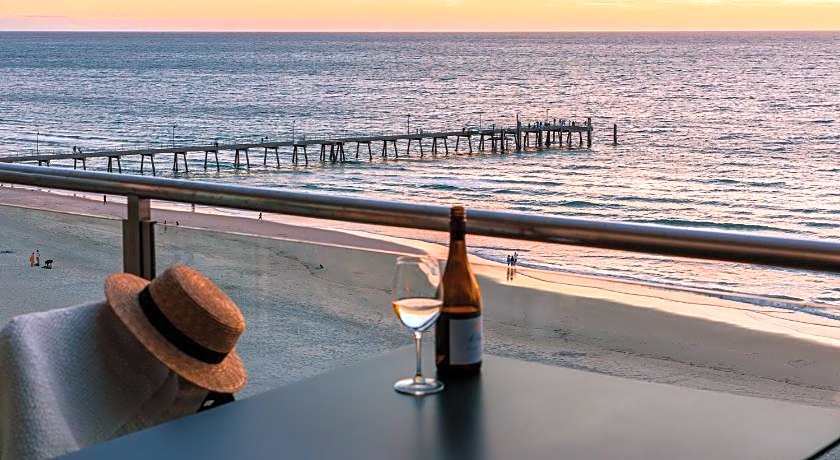 Oaks Glenelg Plaza Pier Suites