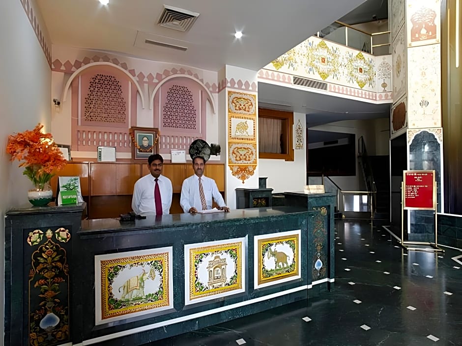 Hotel Raj Vilas Place