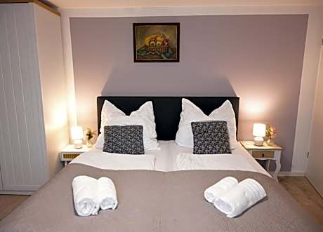 Deluxe Double Room with Shower