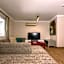 Moonshine Hotel & Suites