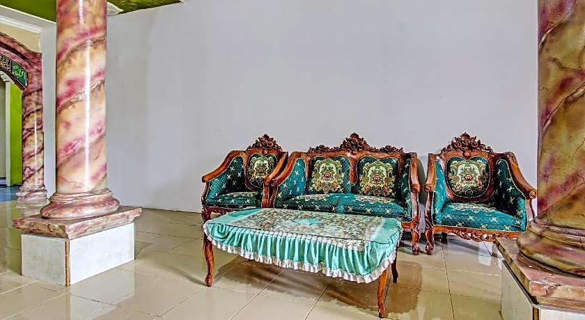 SPOT ON 92188 Ndalem Eyang Guesthouse Syariah