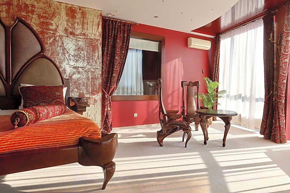 Port Hotel