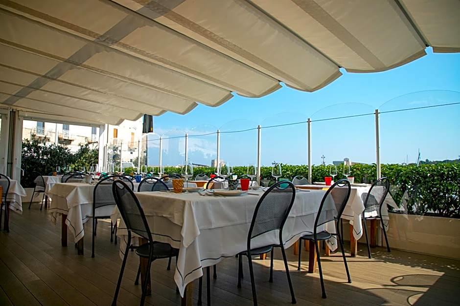 LA BANCHINA LUXURY SUITES