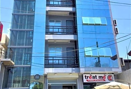 RedDoorz @ Villa E Mansion