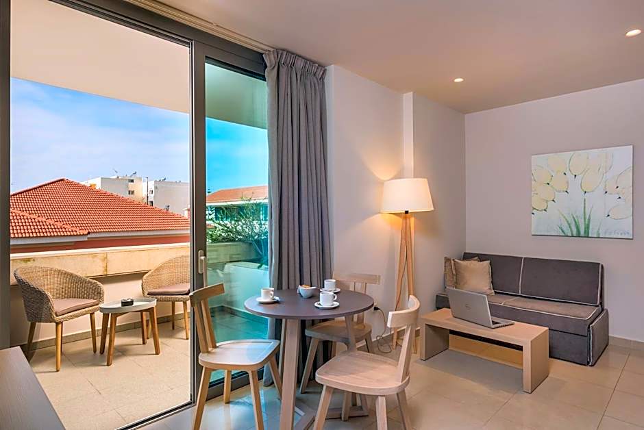 Trianon Luxury Apartments & Suites