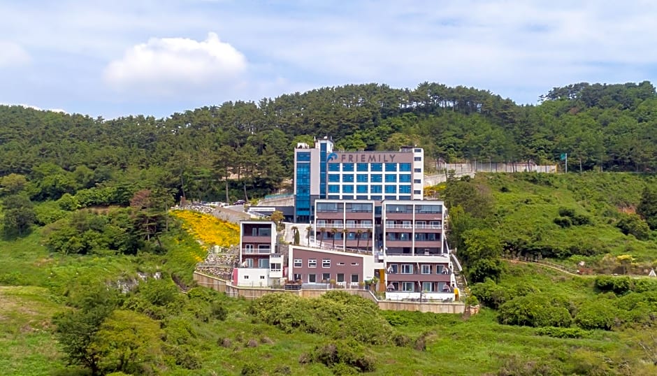 Friemily Pool Villa & Hotel