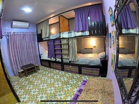 Bed in 6-Bed Mixed Dormitory Room