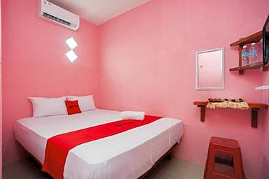 RedDoorz near Palembang Airport 1