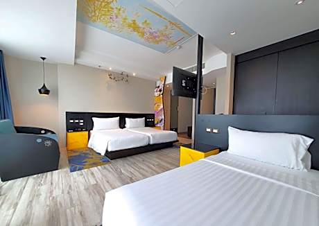 Deluxe Triple 3 Singles