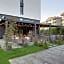 Leo Suites