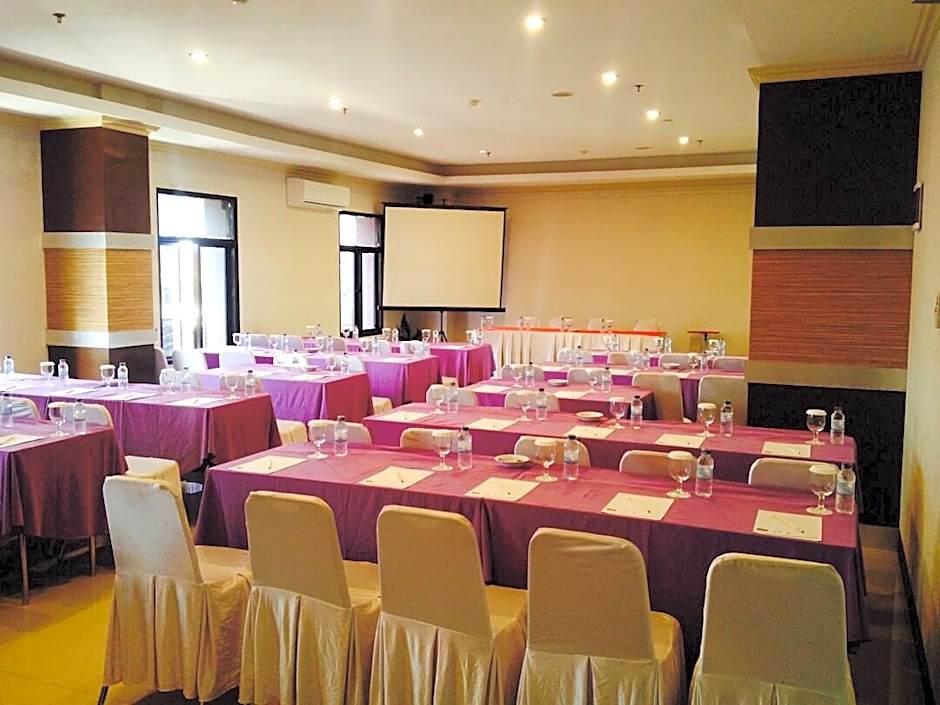 Aston Ketapang City Hotel