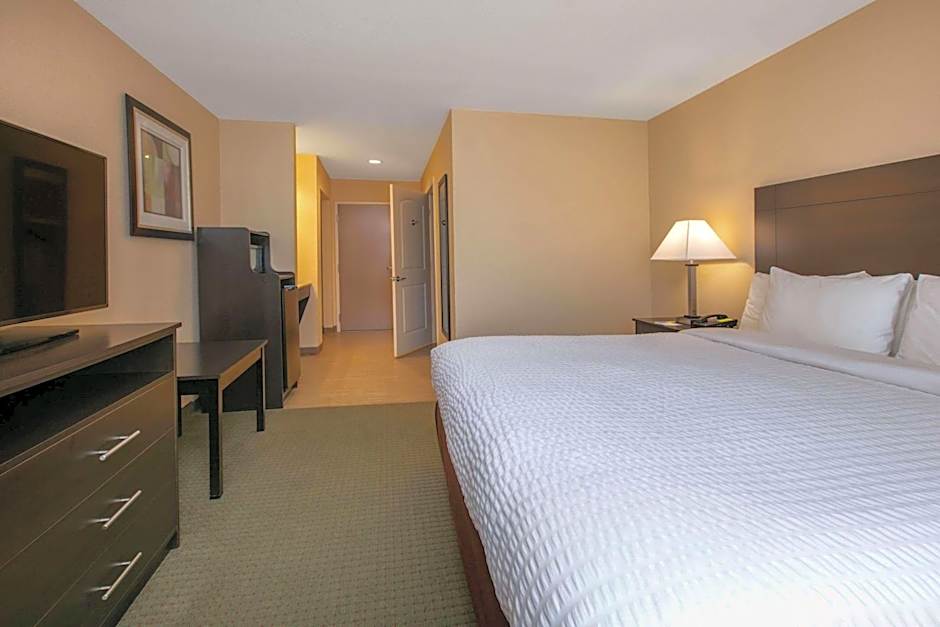 Days Inn & Suites by Wyndham Florence/Jackson Area