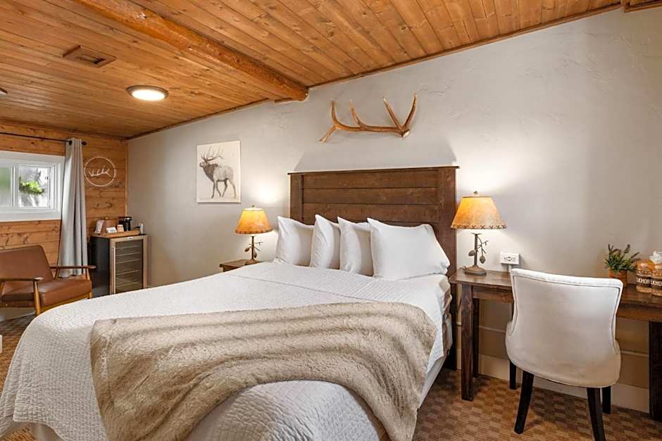 Elkhorn Cabins and Inn