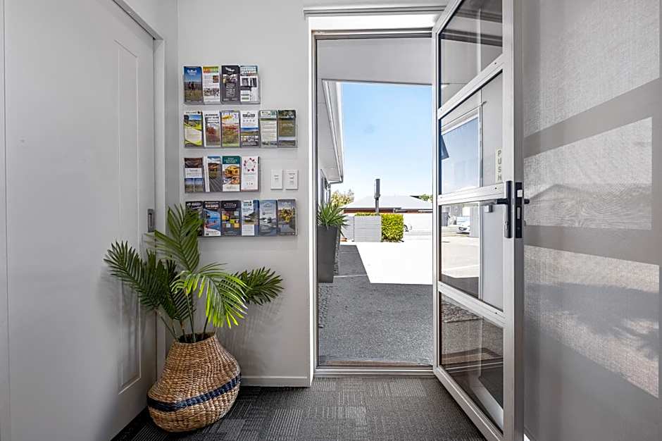 Two Tree Motel & Lodge