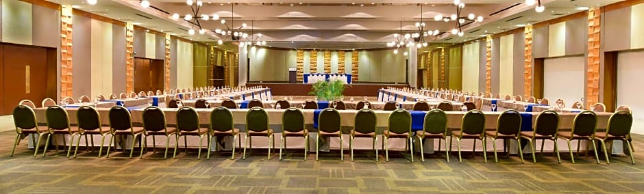 Radisson Blu Dhaka Water Garden