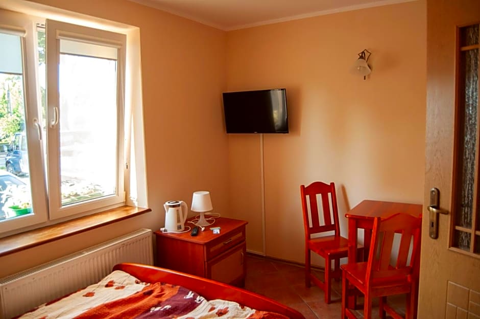 JANTAR Pokoje i Domki u Reni