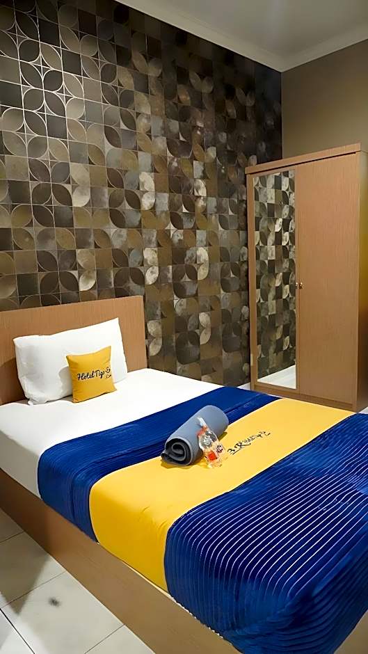 Urbanview Syariah Hotel Tiga ER near Karawang Central Plaza