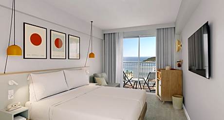 Double or Twin Room with Sea View