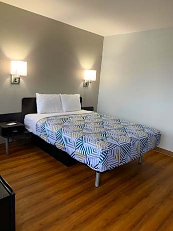 Queen Room - Non-Smoking