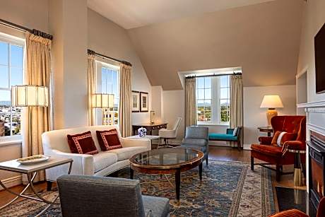 Penthouse - Governor Suite - 2 Bedroom/2Bath