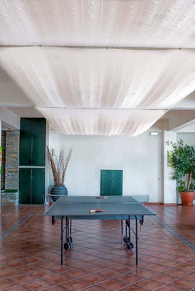 Cavos Bay Hotel & Studios