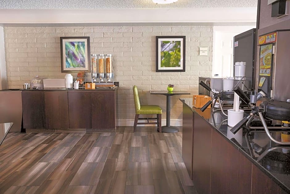 La Quinta Inn & Suites by Wyndham Ventura