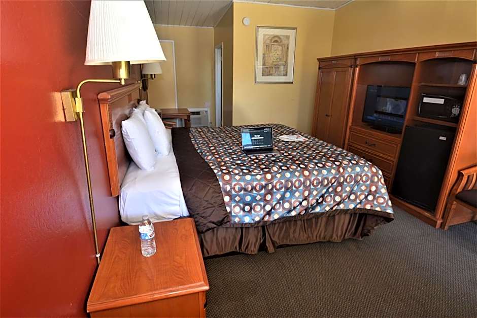 Photo 1 of 10 of 1 King Bed