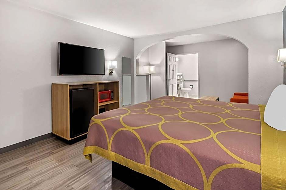 Super 8 by Wyndham Grand Prairie Southwest