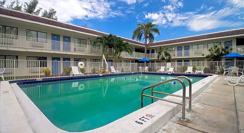 Motel 6 Dania Beach, FL