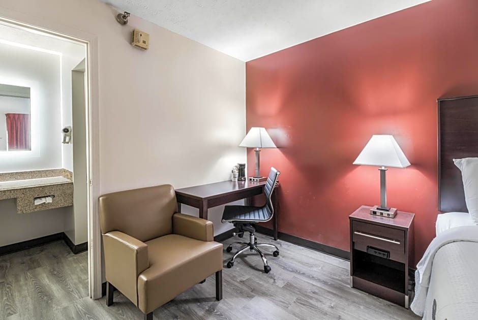 Red Roof Inn Cadiz