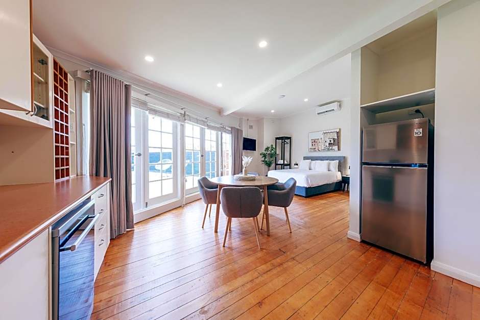 Gaslight Inn - Adults Only