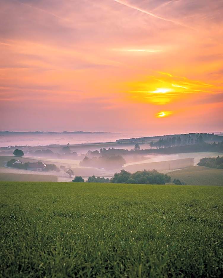 Chalet An der Brunnader-Ihr perfekter Rückzugsort in der Bayerischen Toskana-Überwiegend mit Klima-3Geh-Min zur Therme