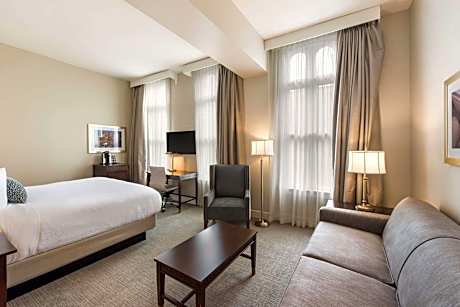 King Room with Sofa Bed and Roll in Shower - Mobility Accessible/Non-Smoking