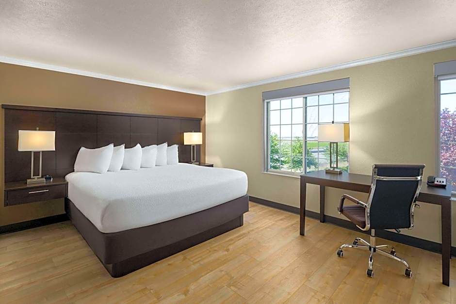 Ramada by Wyndham Moses Lake