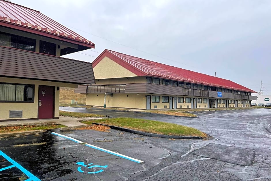 Travelodge by Wyndham Holland/Toledo – Holland, OH