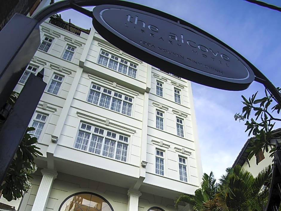 The Alcove Library Hotel