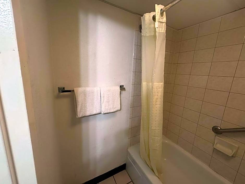 Express Inn & Suites
