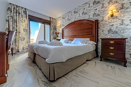 Double or twin sea view