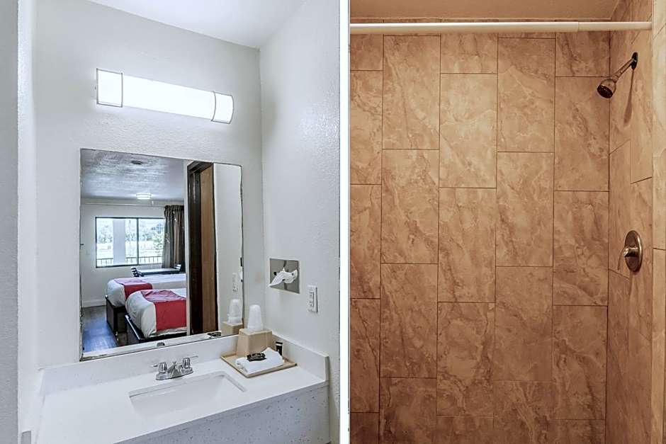 OYO Hotel Houston N Fm-1960 Champions TX