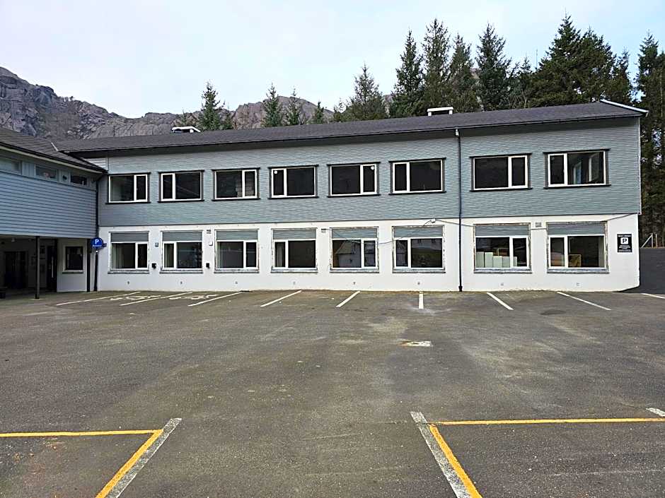 Brufjell Hostel & Parking