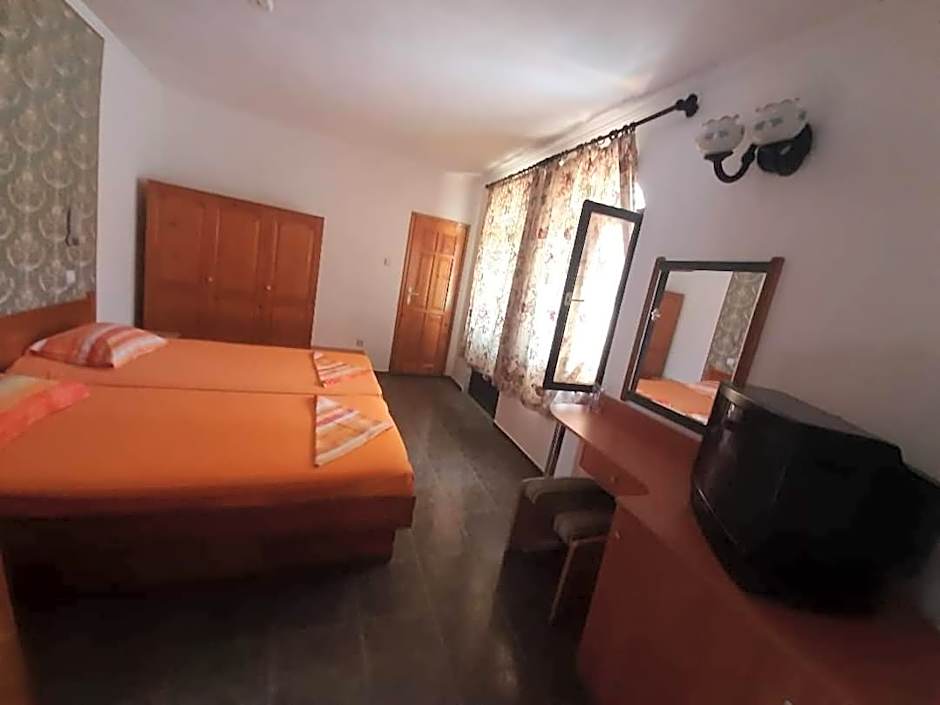 Family Hotel Flora
