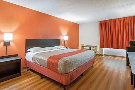 King Room - Disability Access - Non-Smoking