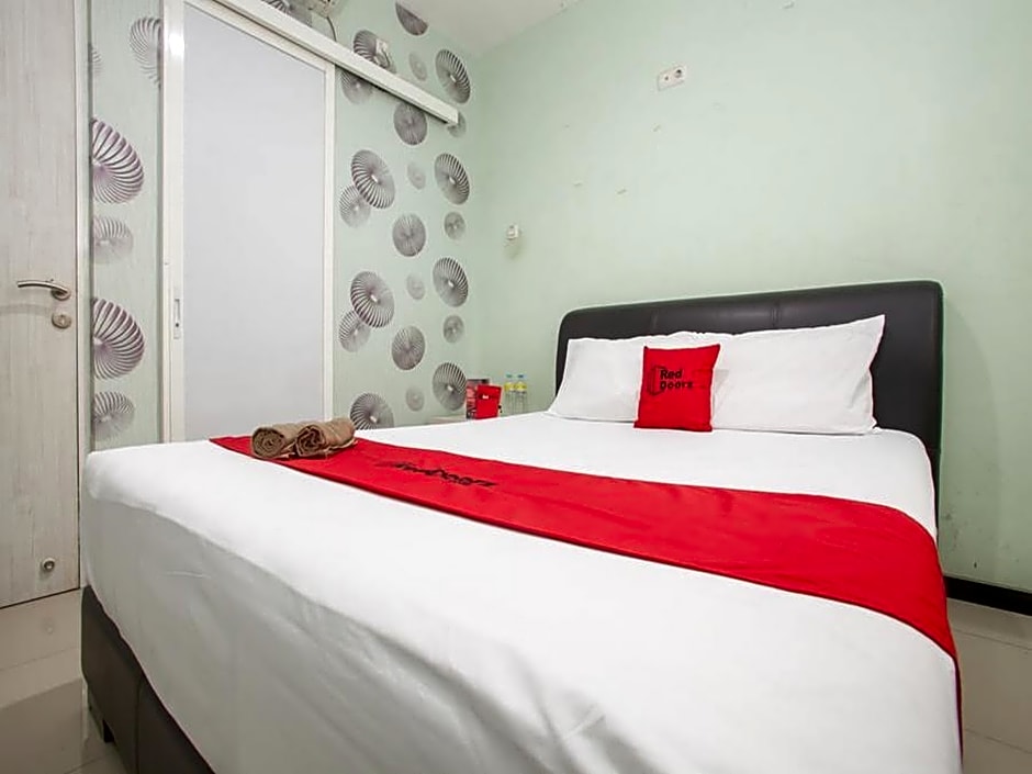 RedDoorz @ Raya Tidar