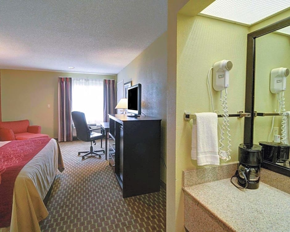 Quality Inn & Suites Pine Bluff