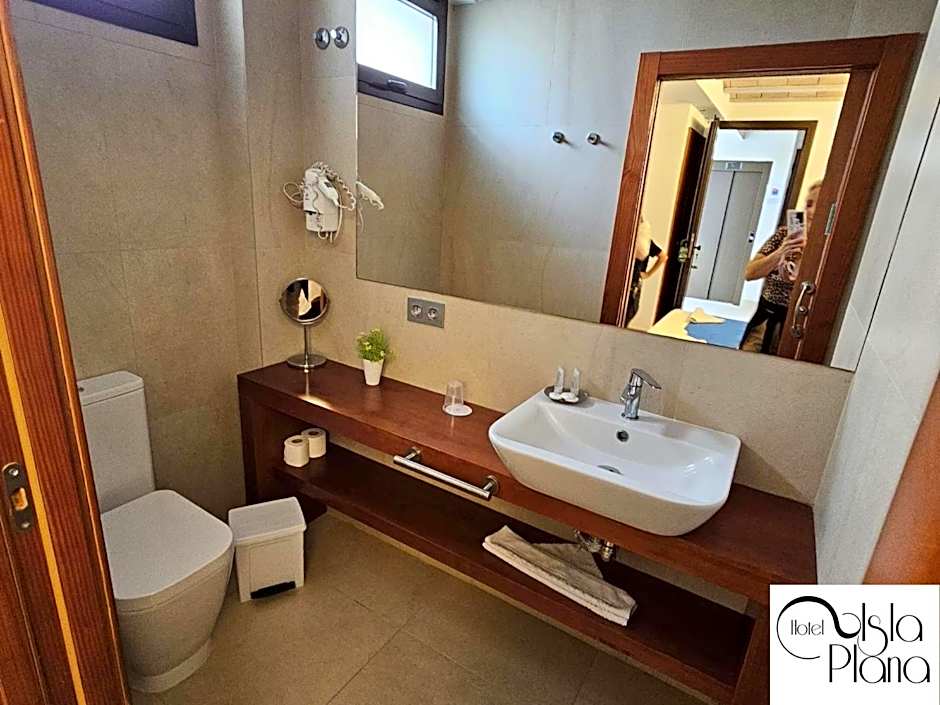HOTEL ISLA PLANA