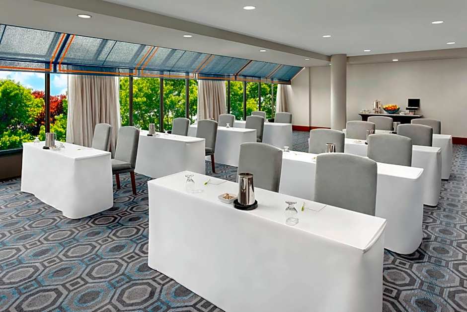 Courtyard by Marriott Boston Cambridge